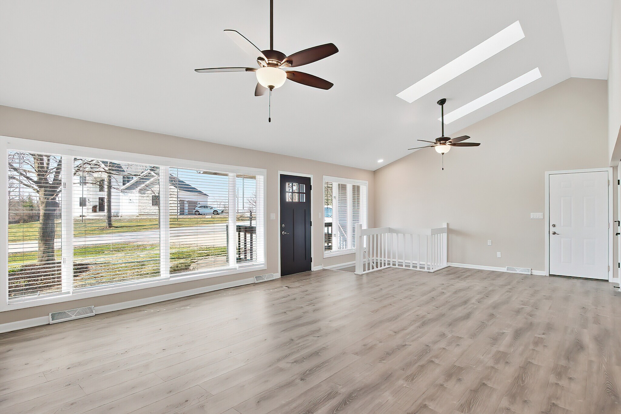 Building Photo - 6582 Lakeside Rd