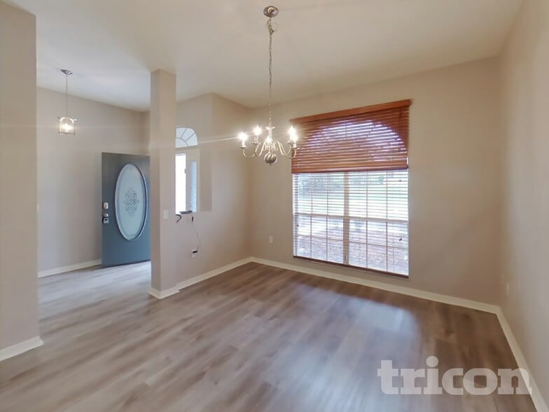 Building Photo - 39 Balsam St