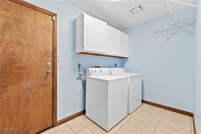 Building Photo - 3963 Tudur Ln