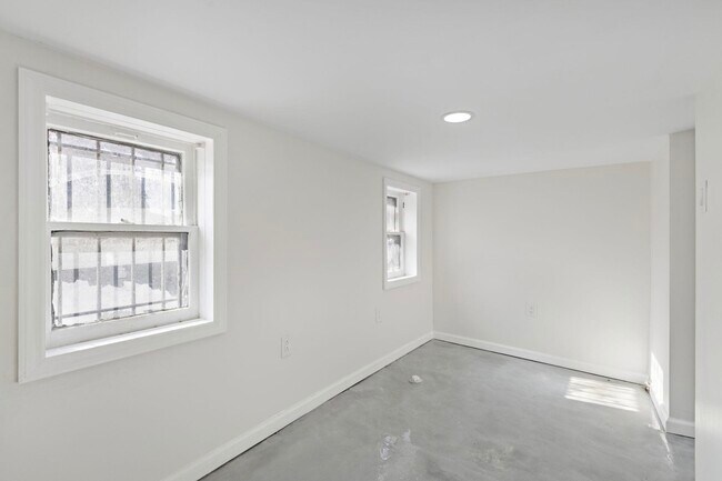 Building Photo - 600 67th St