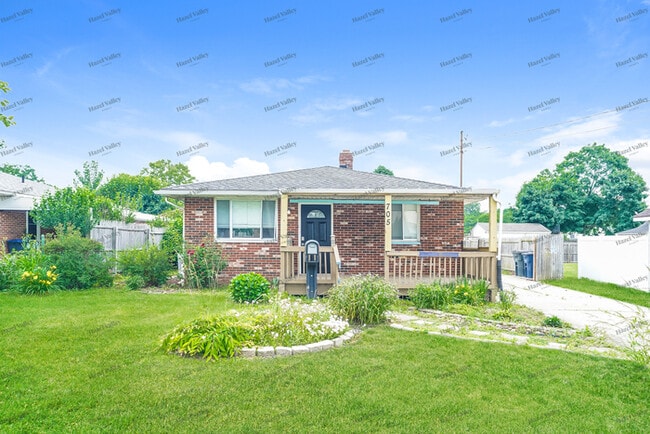 Building Photo - 705 Woodstock Rd