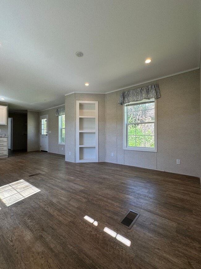 Building Photo - 465 Royal Manor Rd