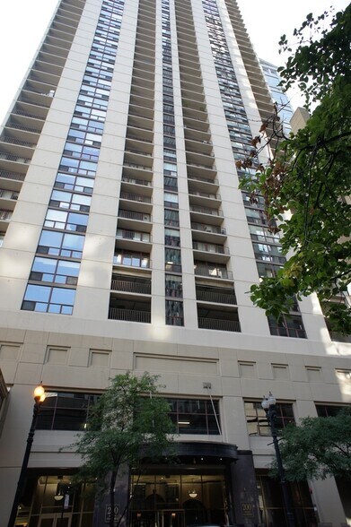 Primary Photo - 200 N Dearborn St