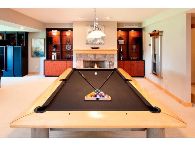 Building Photo - 1215 Oakview Rd