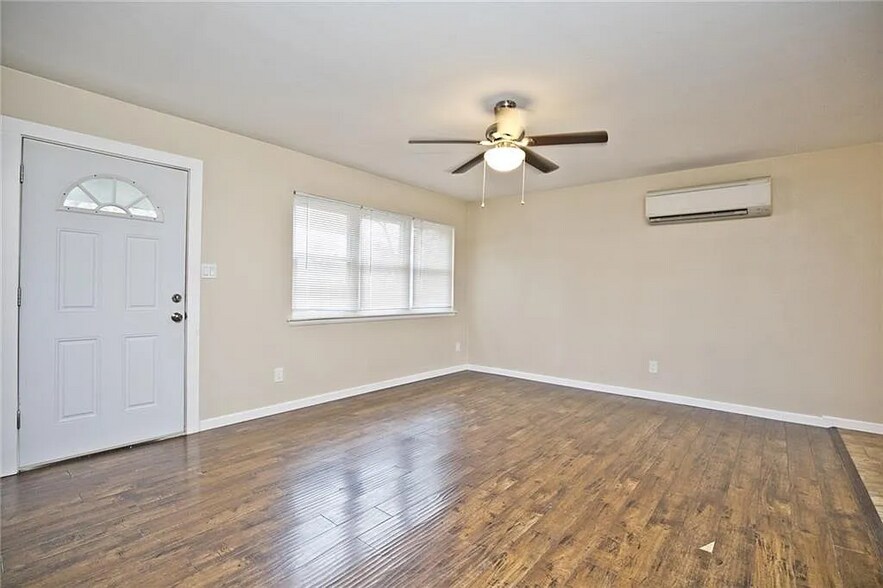 Building Photo - 2106 Dogwood Pl