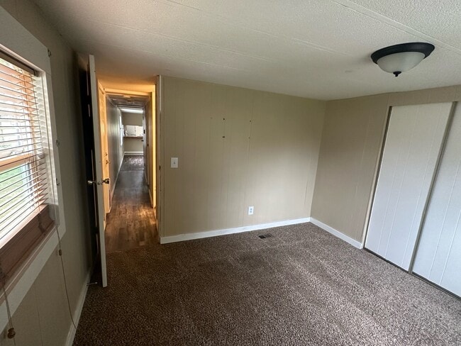 Building Photo - 104 1st Ave SW