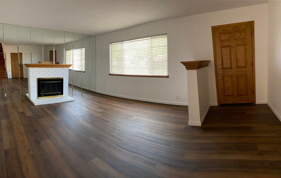 Living room - 1450 F St