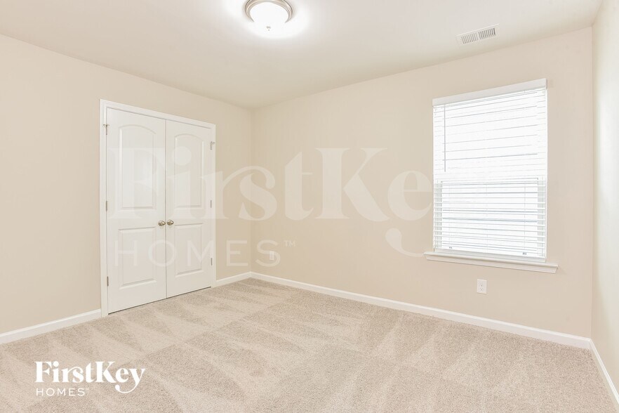 Building Photo - 304 Sportsman Dr