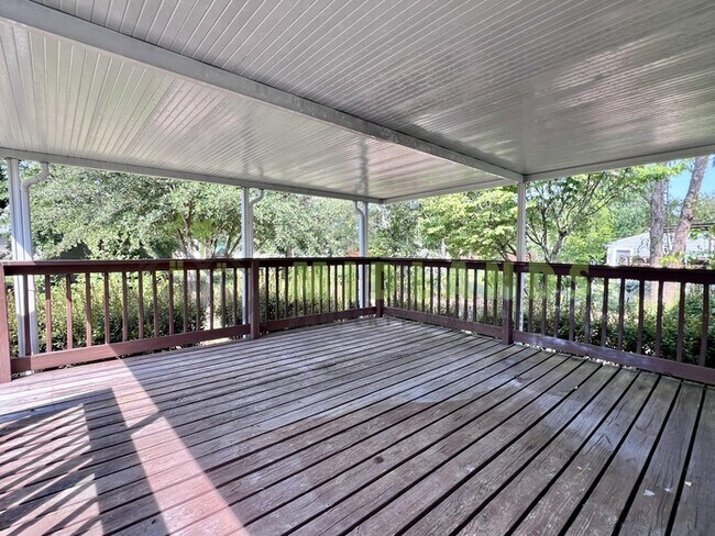 Building Photo - 113 Lake Shire Dr