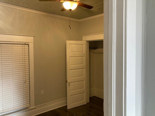 Building Photo - 725 Michigan St NE