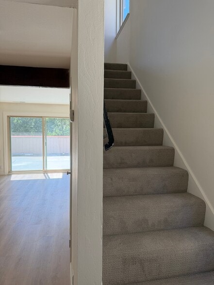 Building Photo - 2038 Ascot Dr