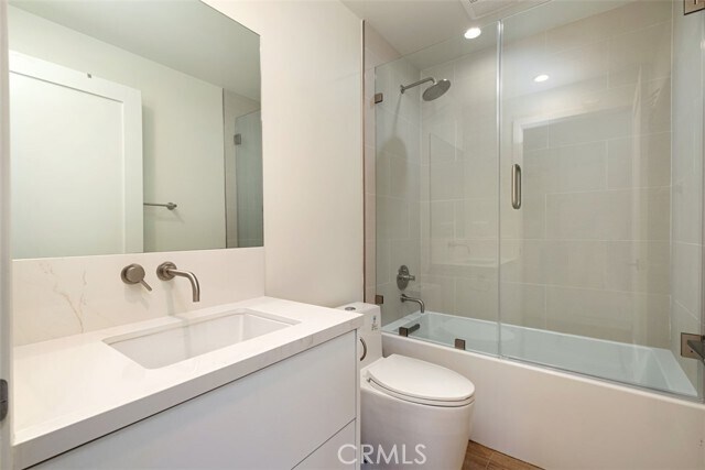 Building Photo - 822 S Plymouth Blvd