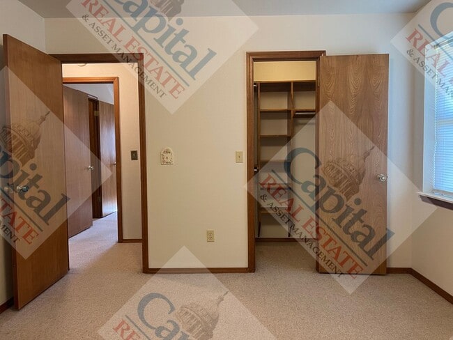 Building Photo - Country Beauty