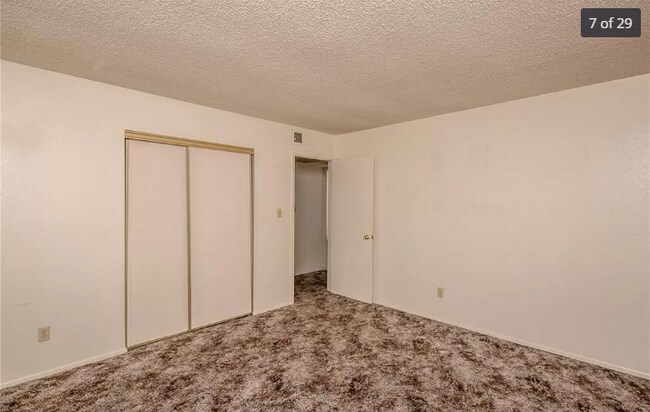 Building Photo - 4 bedroom 2 bath house in Laughlin NV