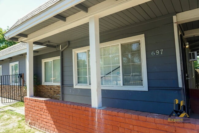 Building Photo - 697 Santiago Ave