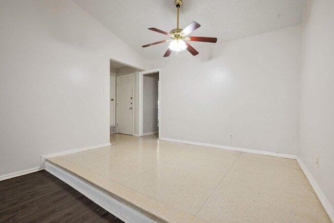 Building Photo - 4913 Westlake Dr