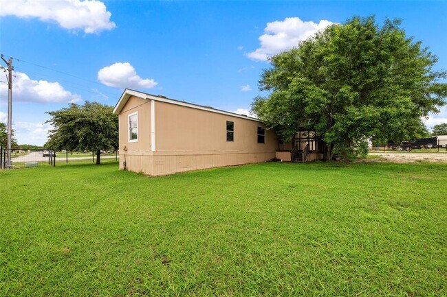 Building Photo - 360 Shady Oaks Dr