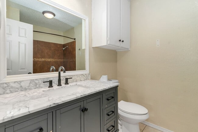 Building Photo - 1602 Spring Branch Dr