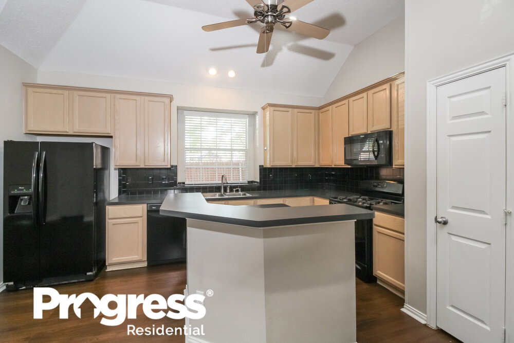 Building Photo - 828 Pinnacle Cir