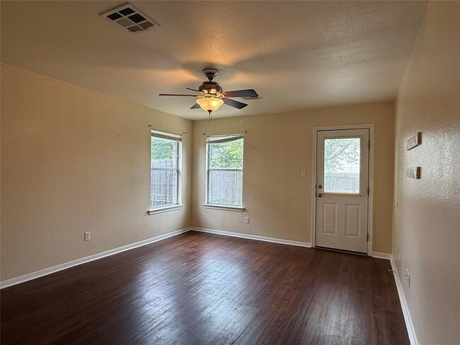 Building Photo - 316 Meadow Park Dr