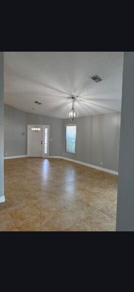 Building Photo - 12390 Summer Springs Dr