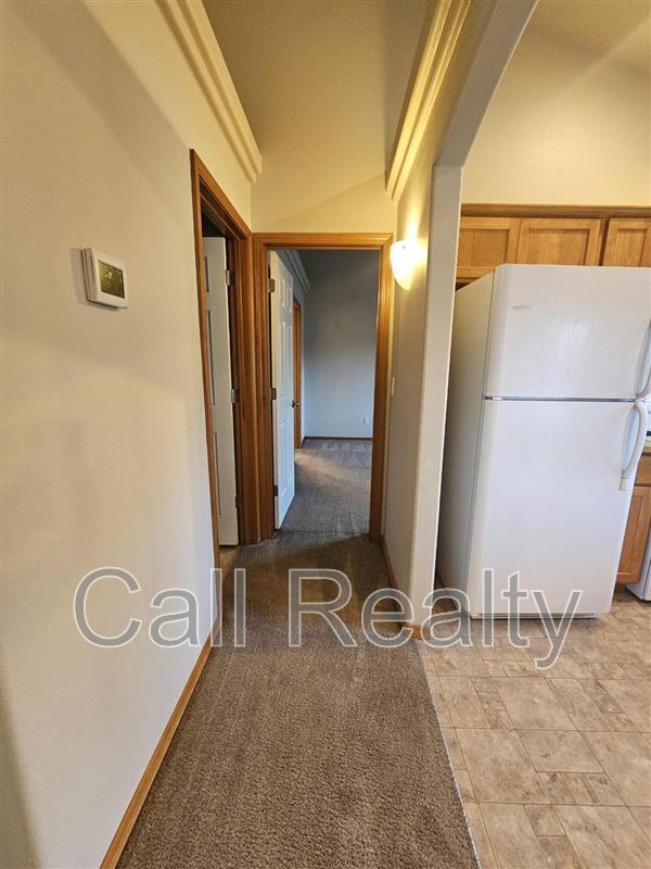 Building Photo - 1506 E Vanetta Ave