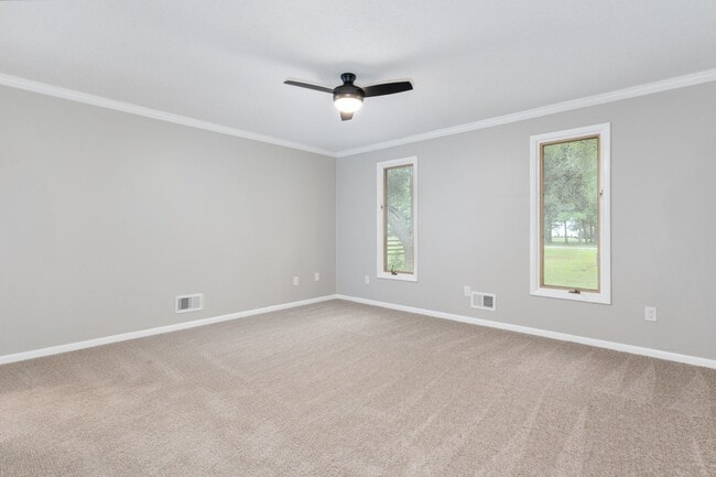 Building Photo - 400 Derby Ln