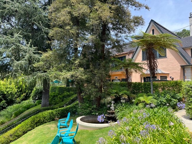 Building Photo - 1954 Hillcrest Rd