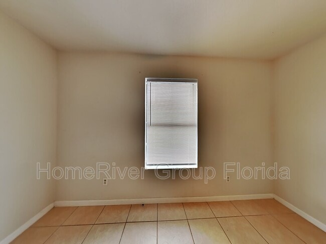 Building Photo - 3399 Green Briar Cir