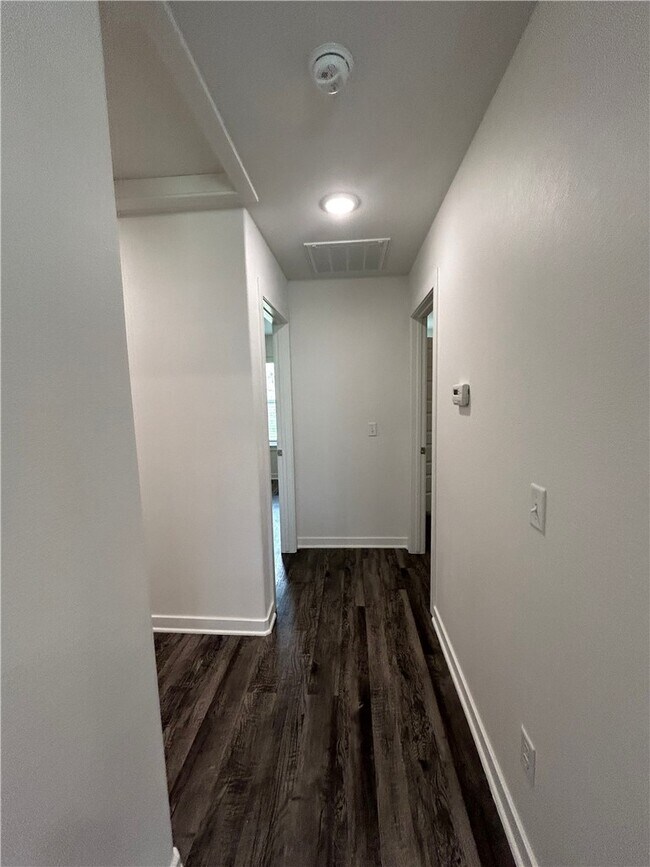 Building Photo - 636 Hidden Springs Dr