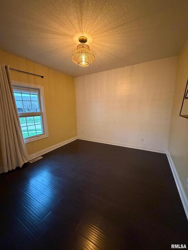 Building Photo - 2625 E 56th Ct