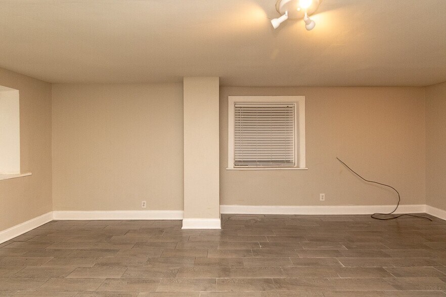 Building Photo - 1052 N Oakley Blvd