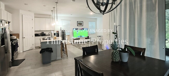 Building Photo - 8225 Cedar Run Ln