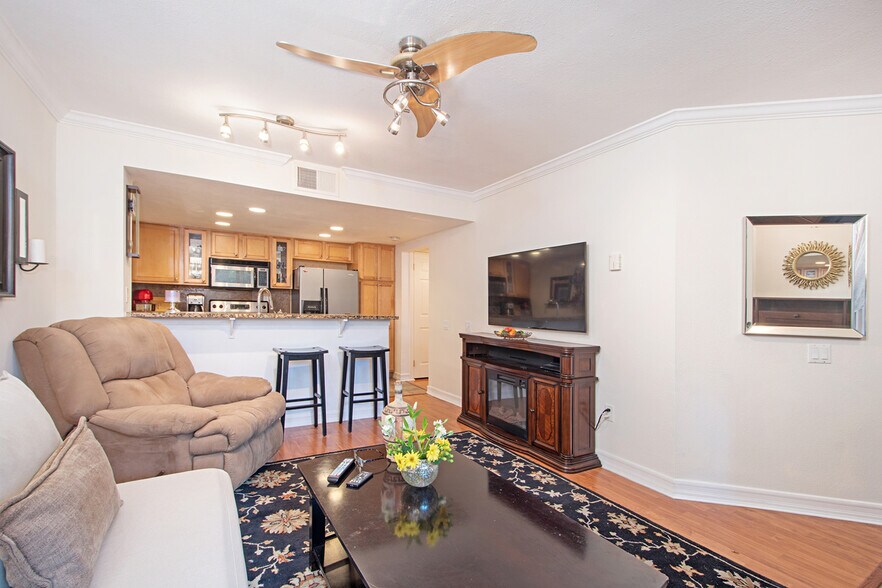 Building Photo - 15273 Maturin Dr