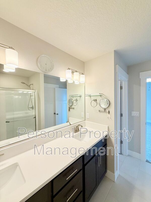 Building Photo - 1530 NW 29th Pl
