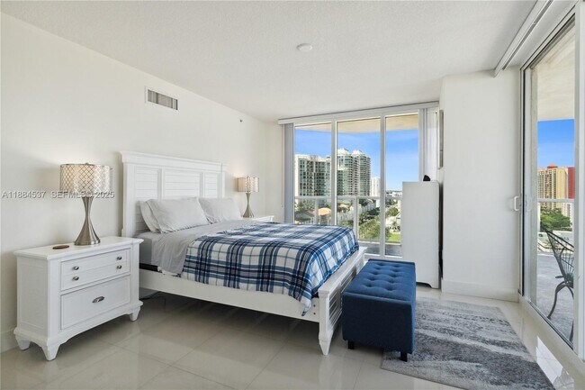 Building Photo - 16699 Collins Ave