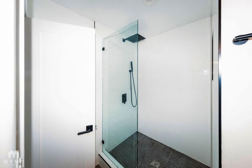 Building Photo - 13942 Mango Dr