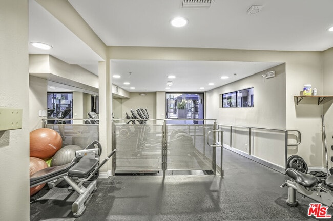 Building Photo - 7320 Hawthorn Ave