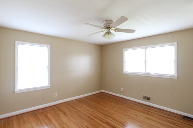 Building Photo - New On The Market!! Will not last long at ...
