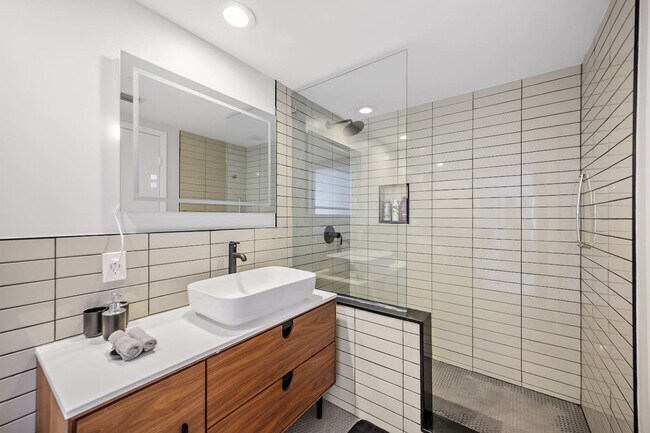 Building Photo - 481 Brickell Ave