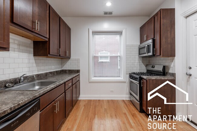 Building Photo - 4502 N Sheridan Rd