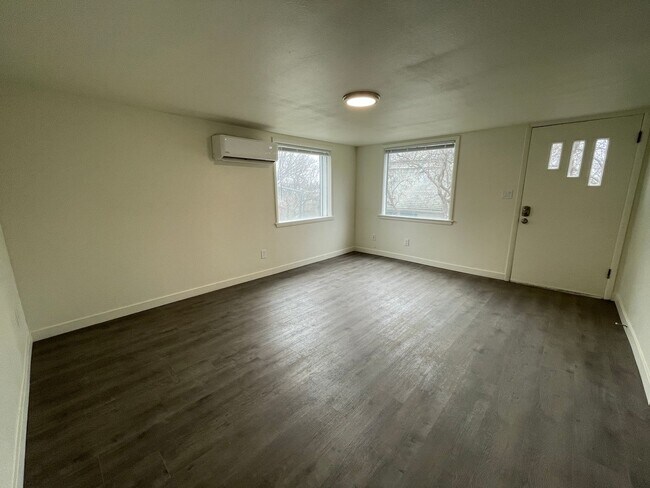 Building Photo - 505 W C St