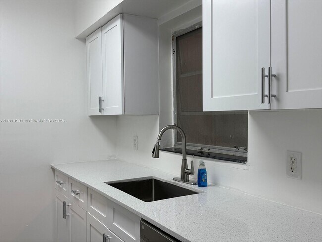 Building Photo - 6420 SW 18th Terrace