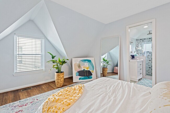 Building Photo - Amazing Anacostia Abode!
