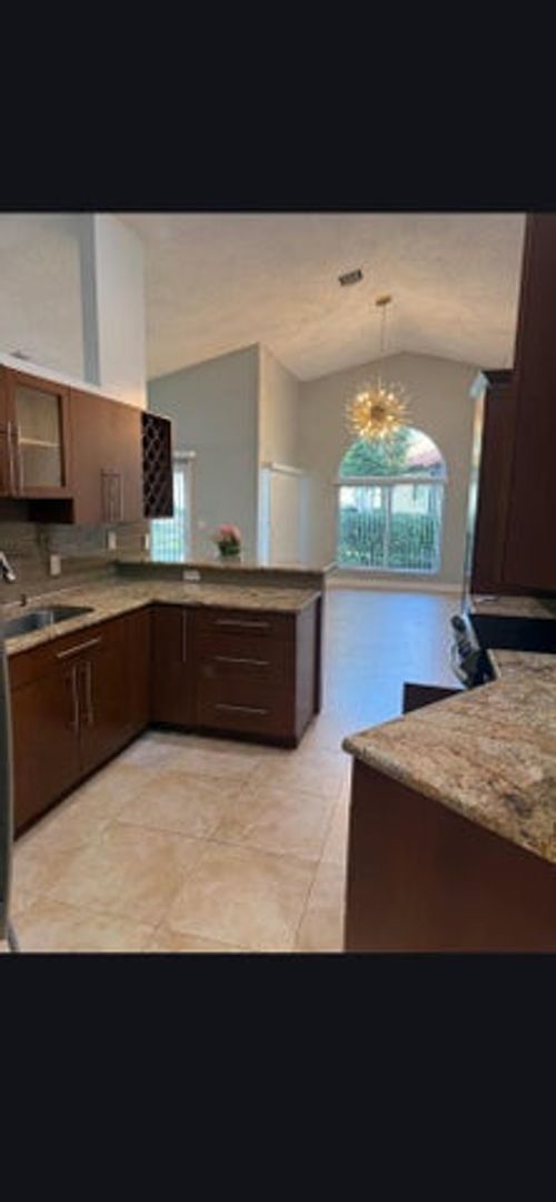 Building Photo - 12390 Summer Springs Dr