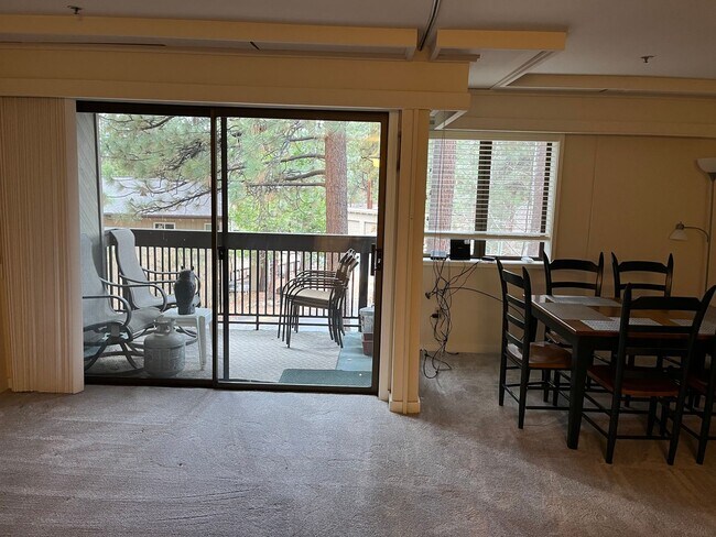 Building Photo - 333 Ski Way