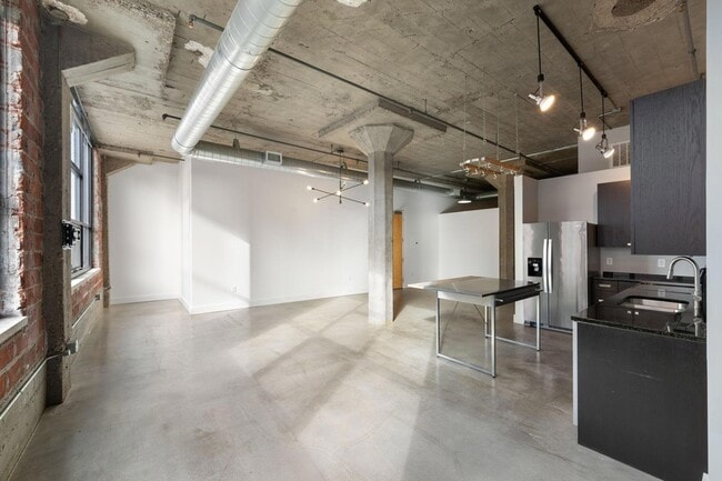 Building Photo - 718 N Washington Ave