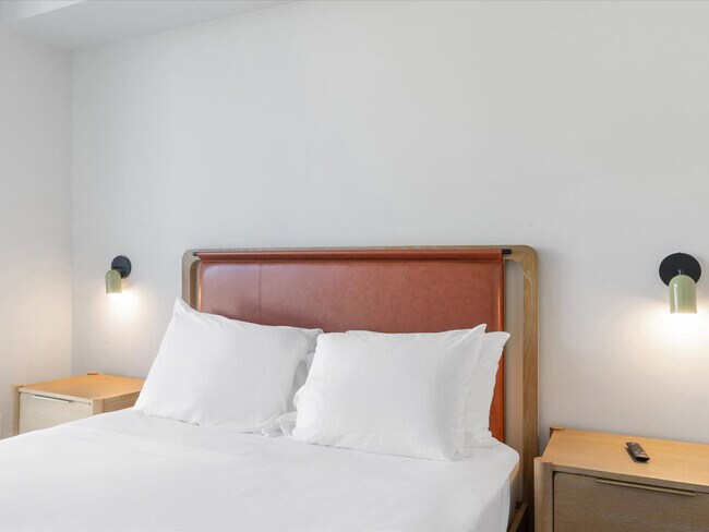 Building Photo - 11 NE 6th St