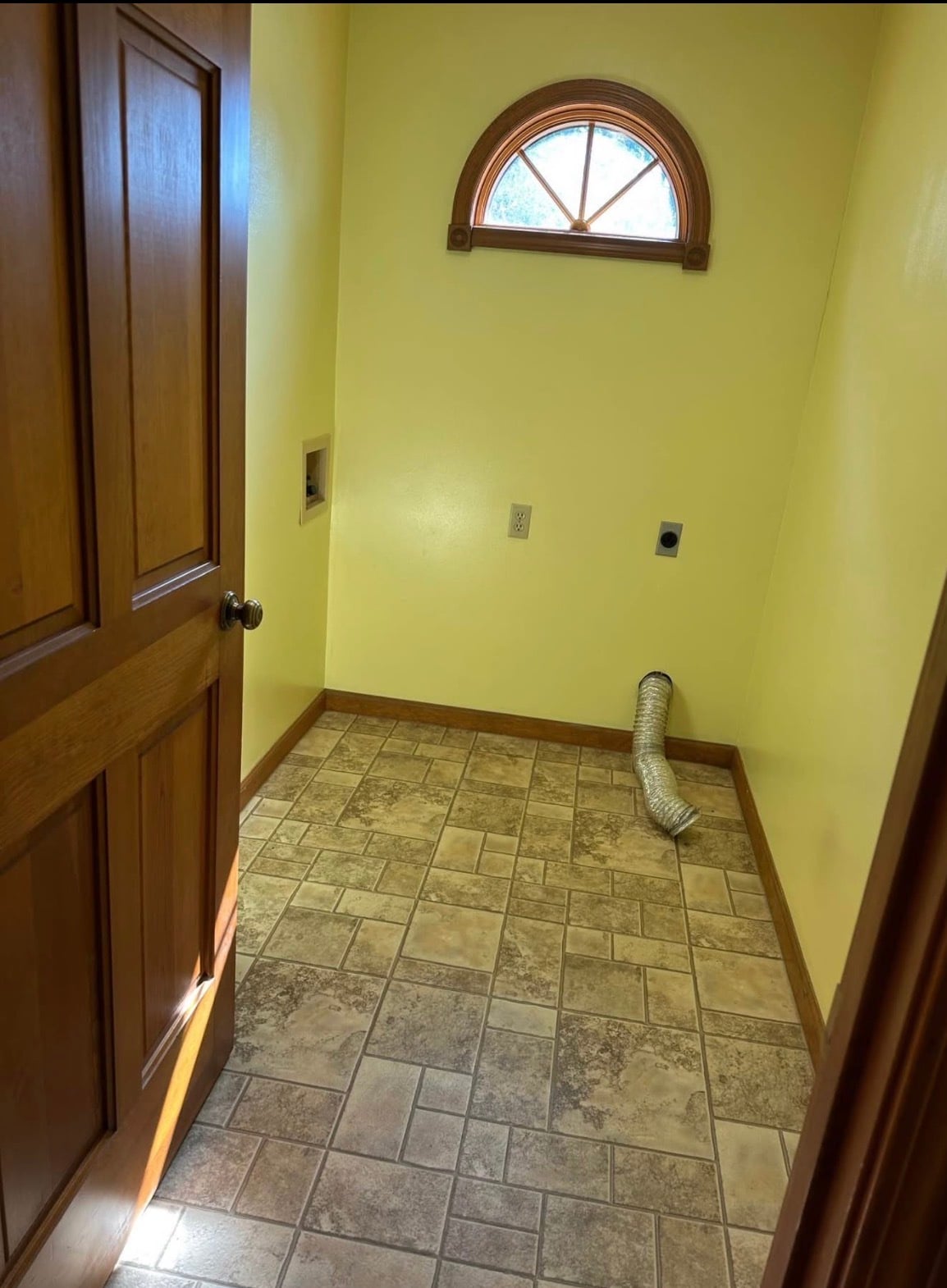 Laundry room - 10929 Lincoln Hwy E