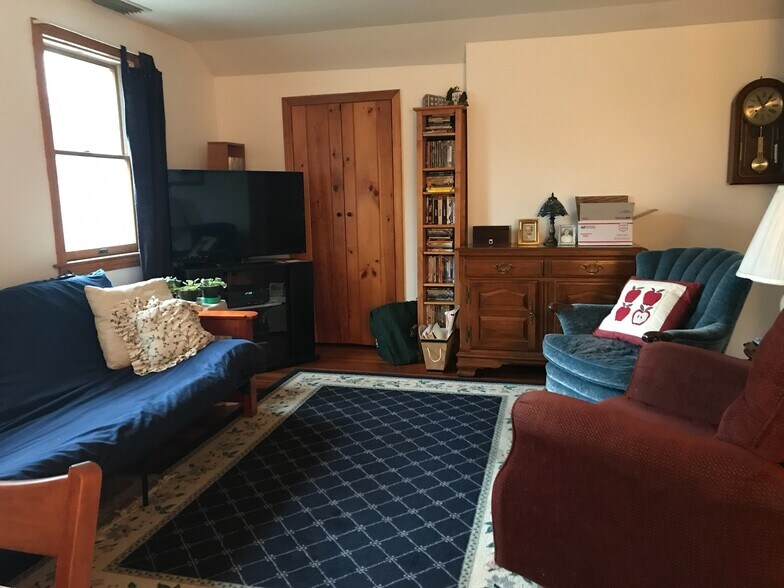 Living Room 1 (Furnishings Not Included) - 6 Briggs St